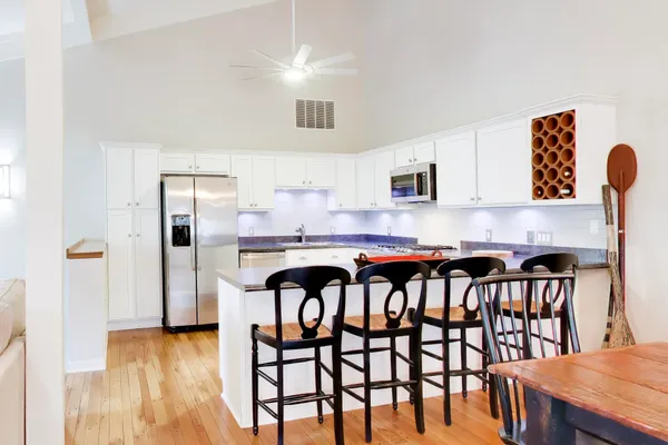$659,900 | 519 Bristol Oak Court, Unit D, Fontana, WI 53125