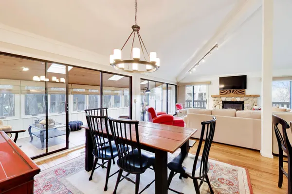$659,900 | 519 Bristol Oak Court, Unit D, Fontana, WI 53125