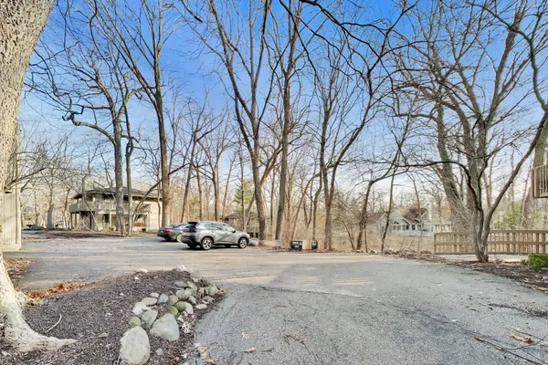 $659,900 | 519 Bristol Oak Court, Unit D, Fontana, WI 53125