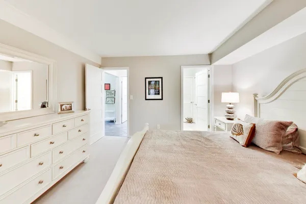 $659,900 | 519 Bristol Oak Court, Unit D, Fontana, WI 53125