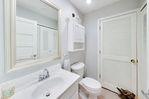 $659,900 | 519 Bristol Oak Court, Unit D, Fontana, WI 53125