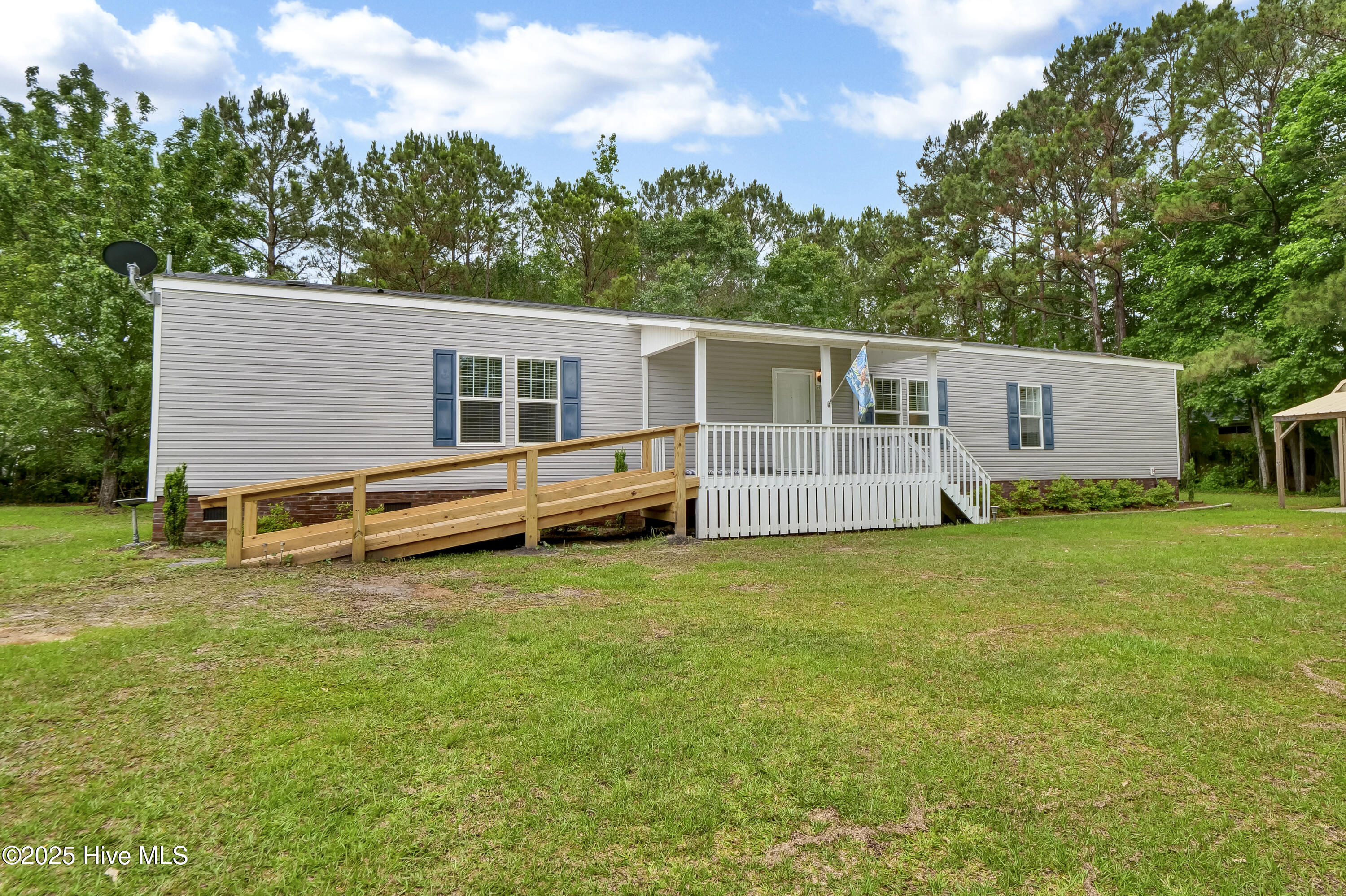 5459 Cardinal Road Southwest Ocean Isle Beach, NC 28469 - Photo 1 of 33 P1433321