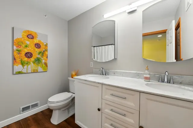 $289,000 | 324 Willoughby Way West, Minnetonka, MN 55305