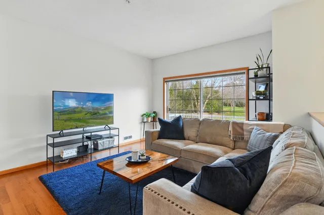 $289,000 | 324 Willoughby Way West, Minnetonka, MN 55305