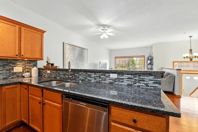 $289,000 | 324 Willoughby Way West, Minnetonka, MN 55305