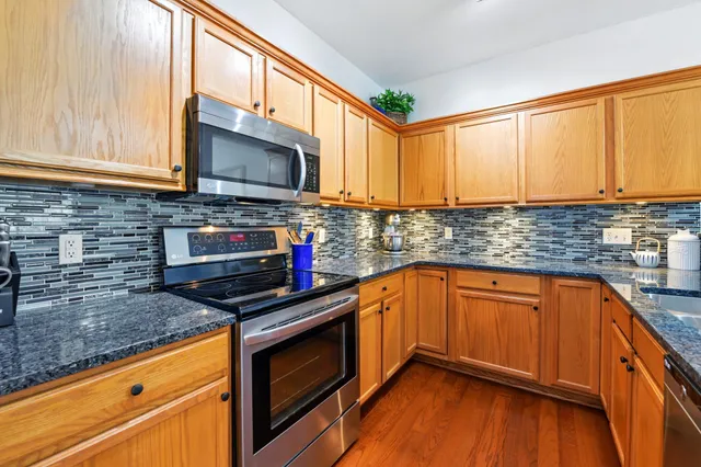 $289,000 | 324 Willoughby Way West, Minnetonka, MN 55305