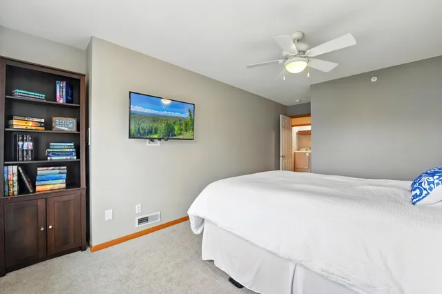 $289,000 | 324 Willoughby Way West, Minnetonka, MN 55305