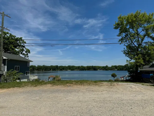 $350,000 | 6456 Edgewood Drive, Brighton, MI 48116