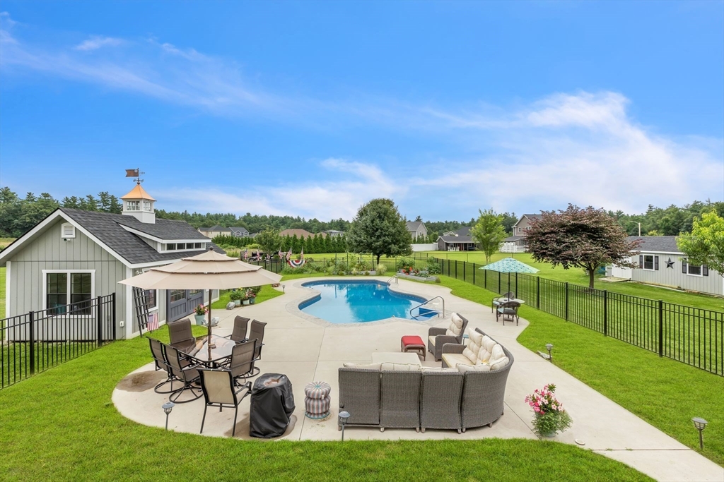 253 Montgomery Road Westfield, MA 01085 - Photo 2 of 41 Gallery Image 2