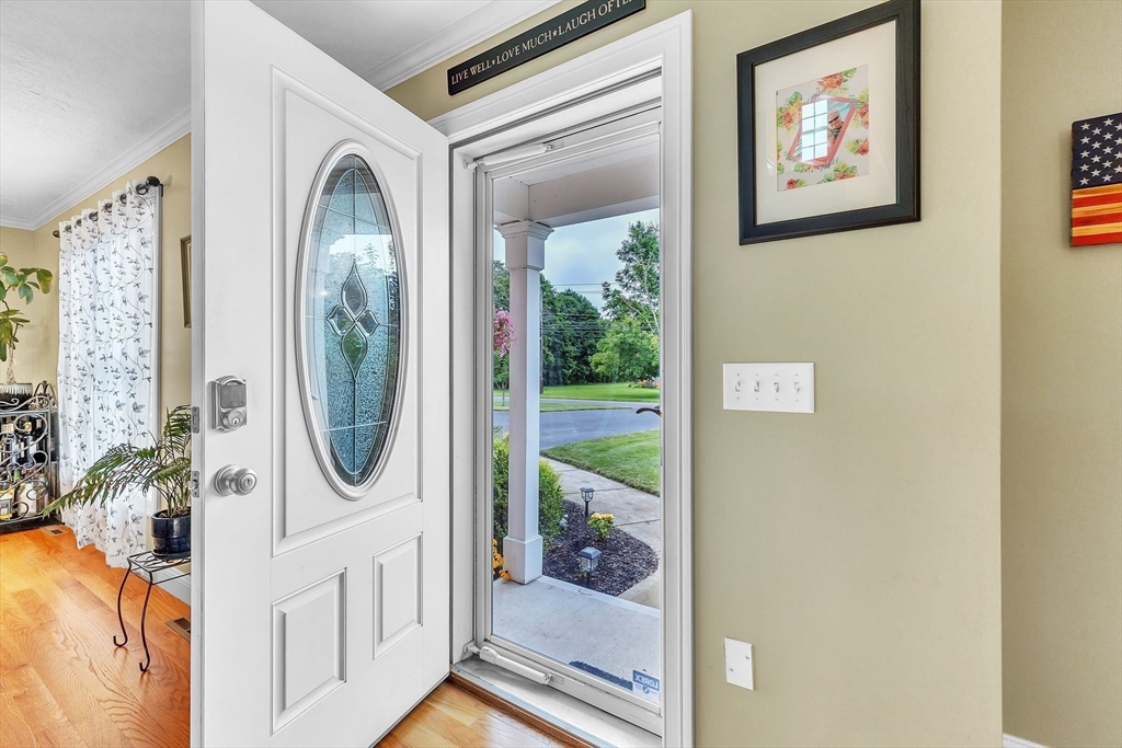 253 Montgomery Road Westfield, MA 01085 - Photo 3 of 41 Gallery Image 3