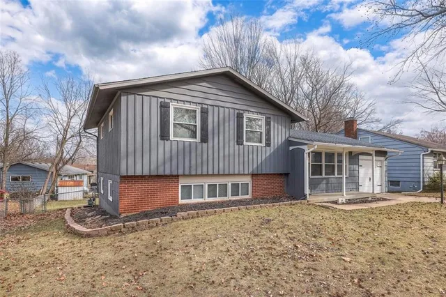 $375,000 | 9105 Reeder Drive, Overland Park, KS 66214