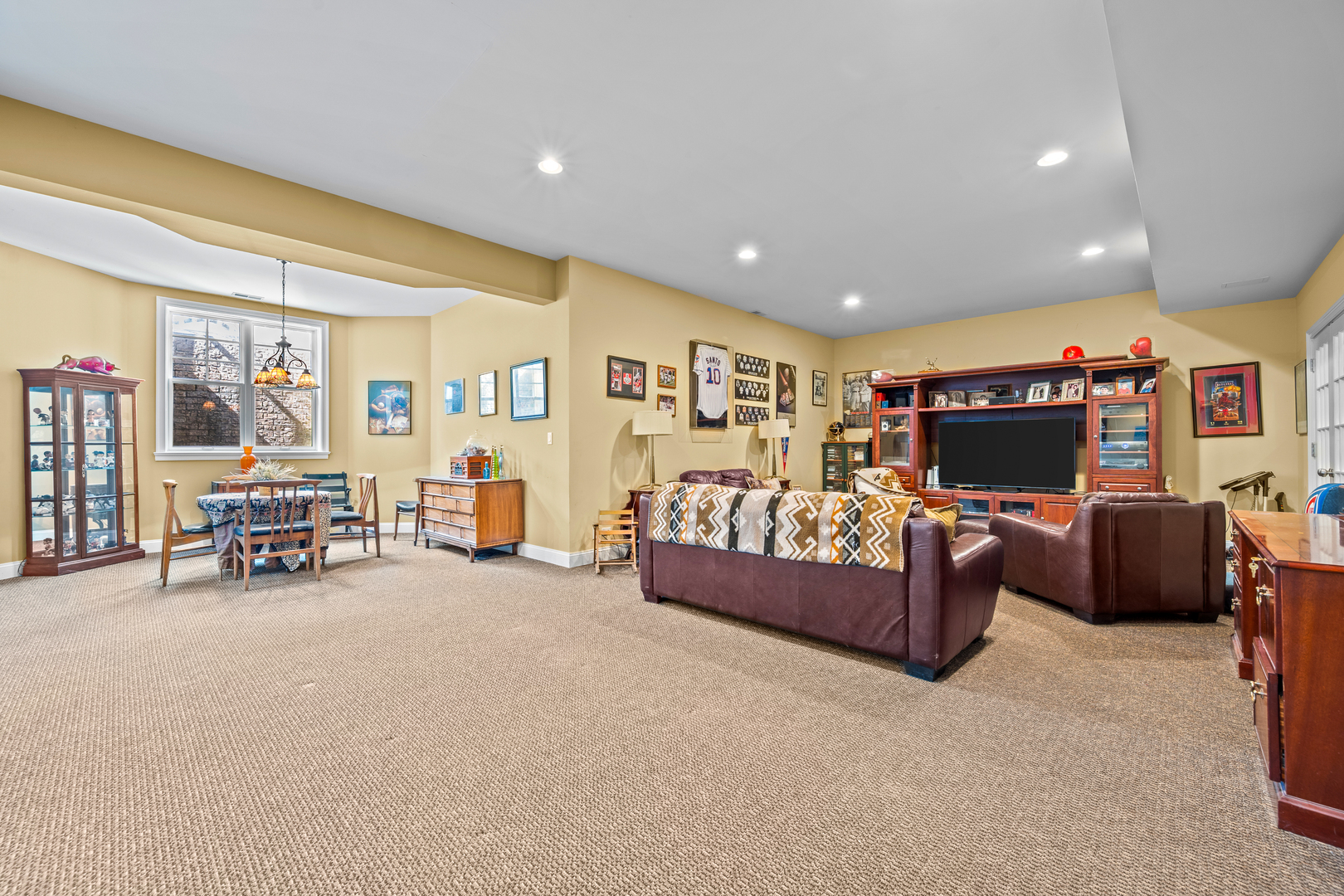 780 Prairie Road Glencoe, IL 60022 - Photo 21 of 30 a living room with furniture and a flat screen tv