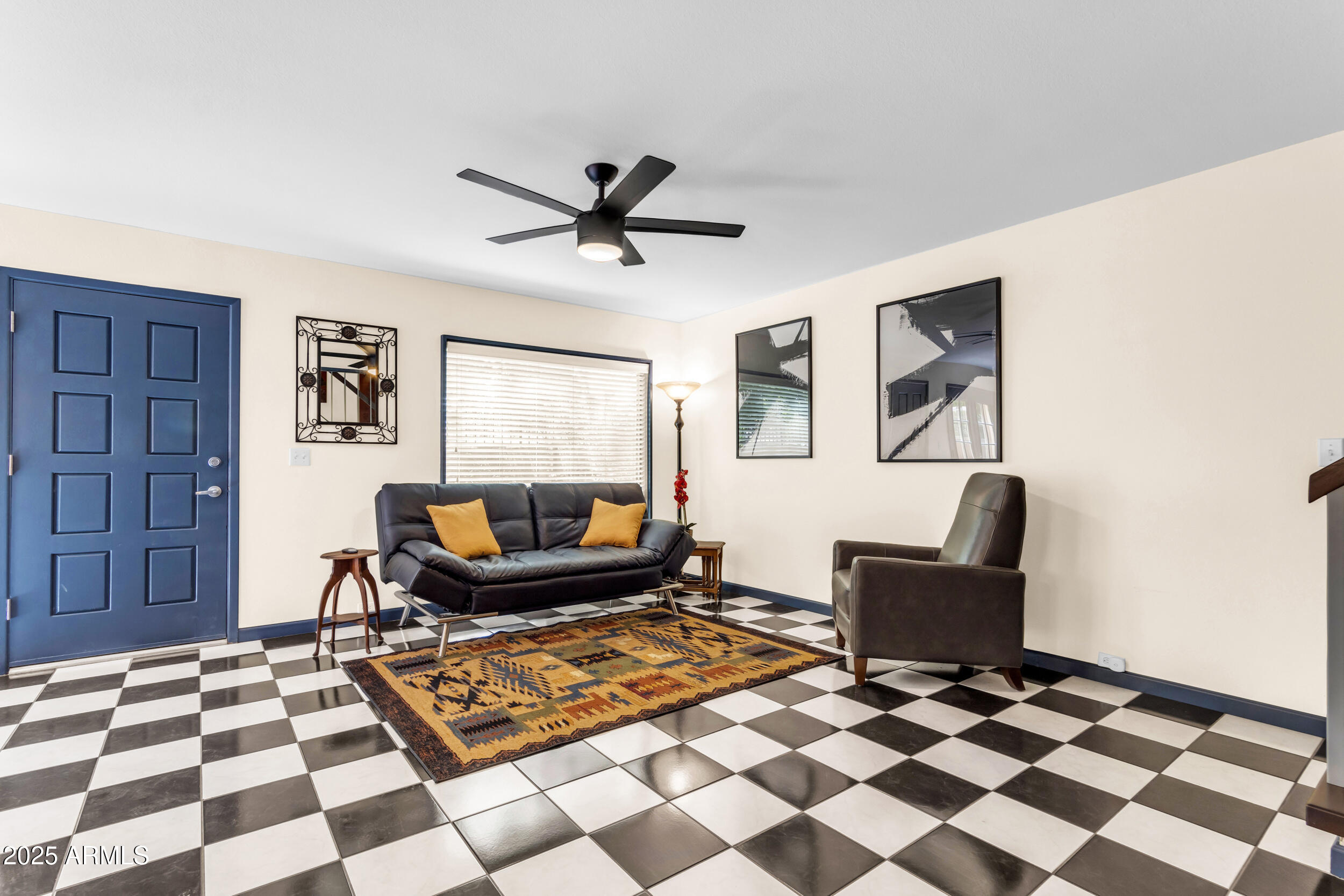 1101 East North Lane, Unit 3 Phoenix, AZ 85020 - Photo 18 of 51 Contemporary Living Space