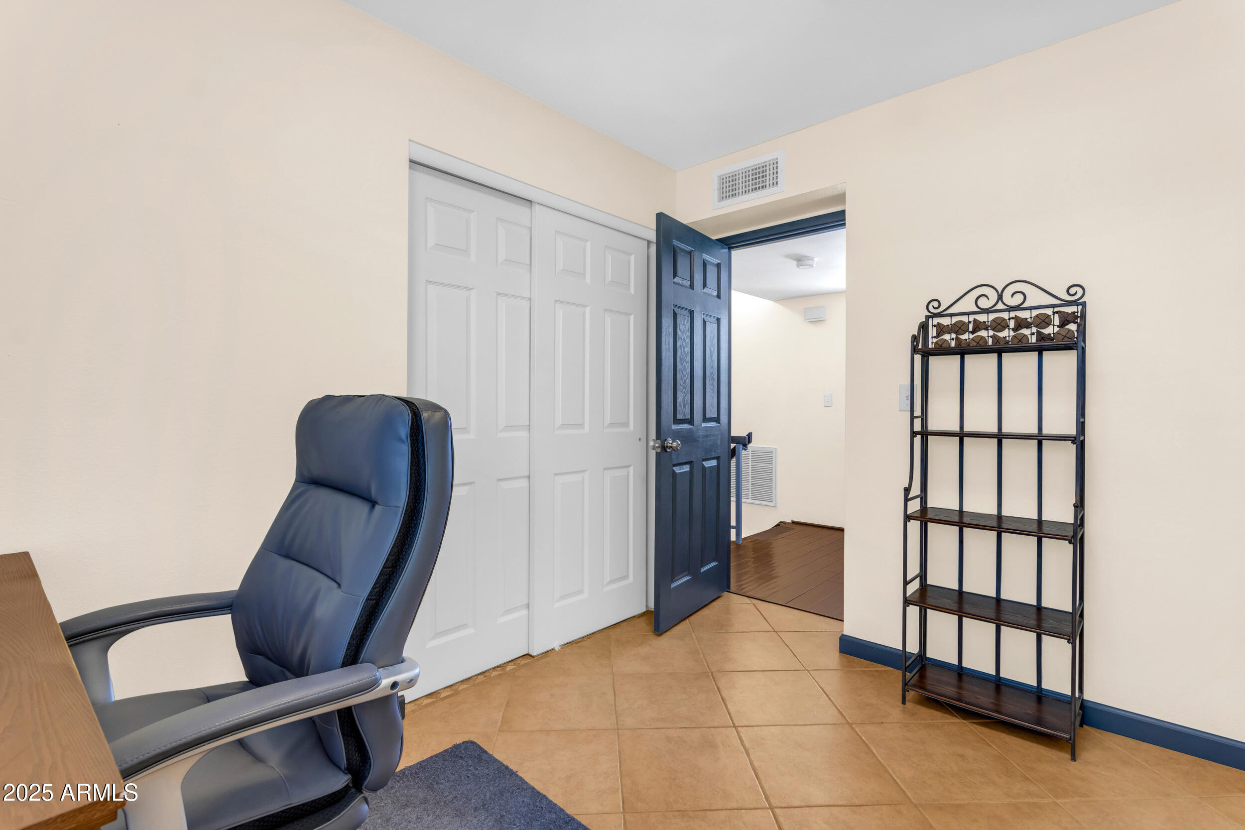 1101 East North Lane, Unit 3 Phoenix, AZ 85020 - Photo 27 of 51 Light-Filled Secondary Room
