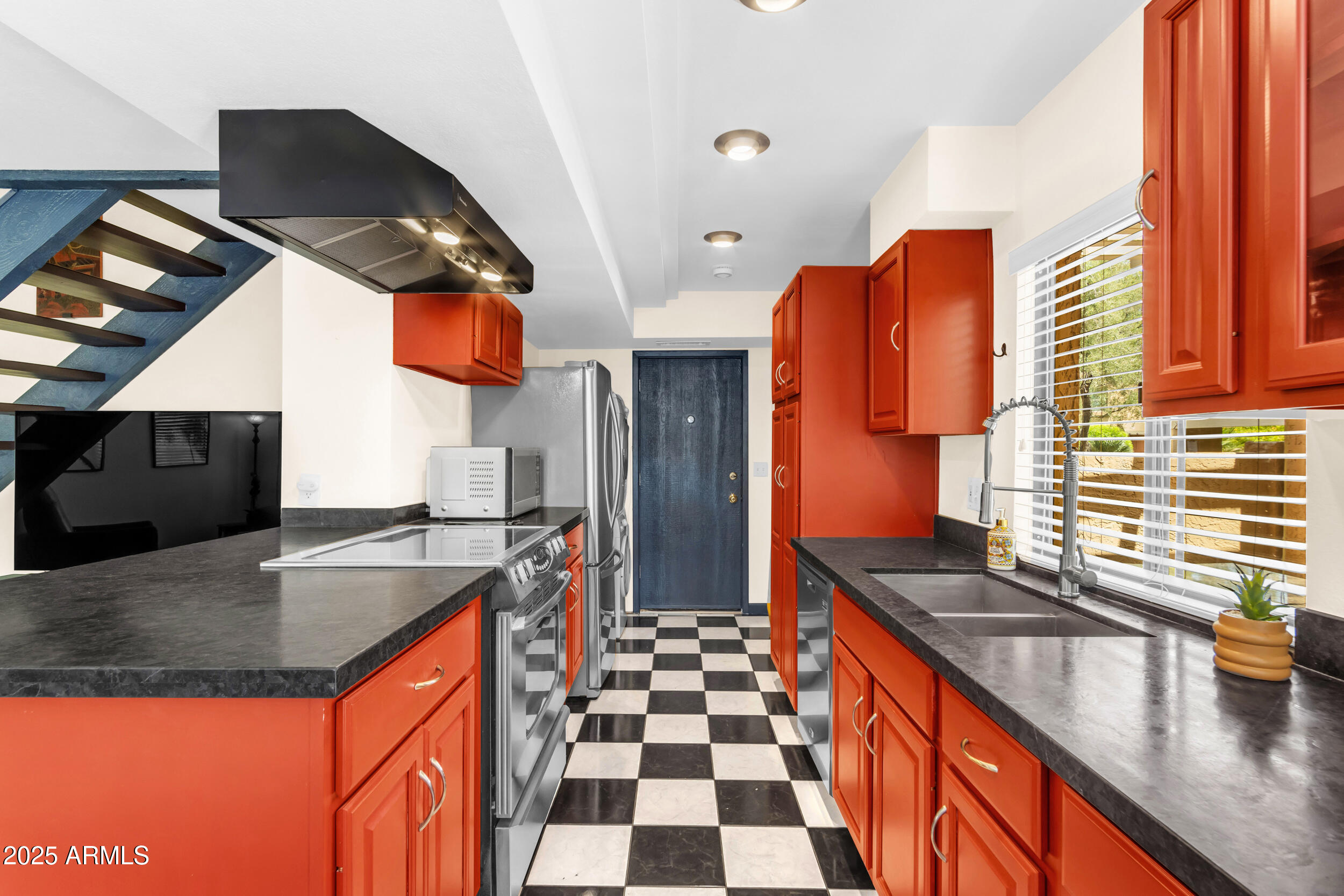 1101 East North Lane, Unit 3 Phoenix, AZ 85020 - Photo 4 of 51 Bright Kitchen & Dining Area