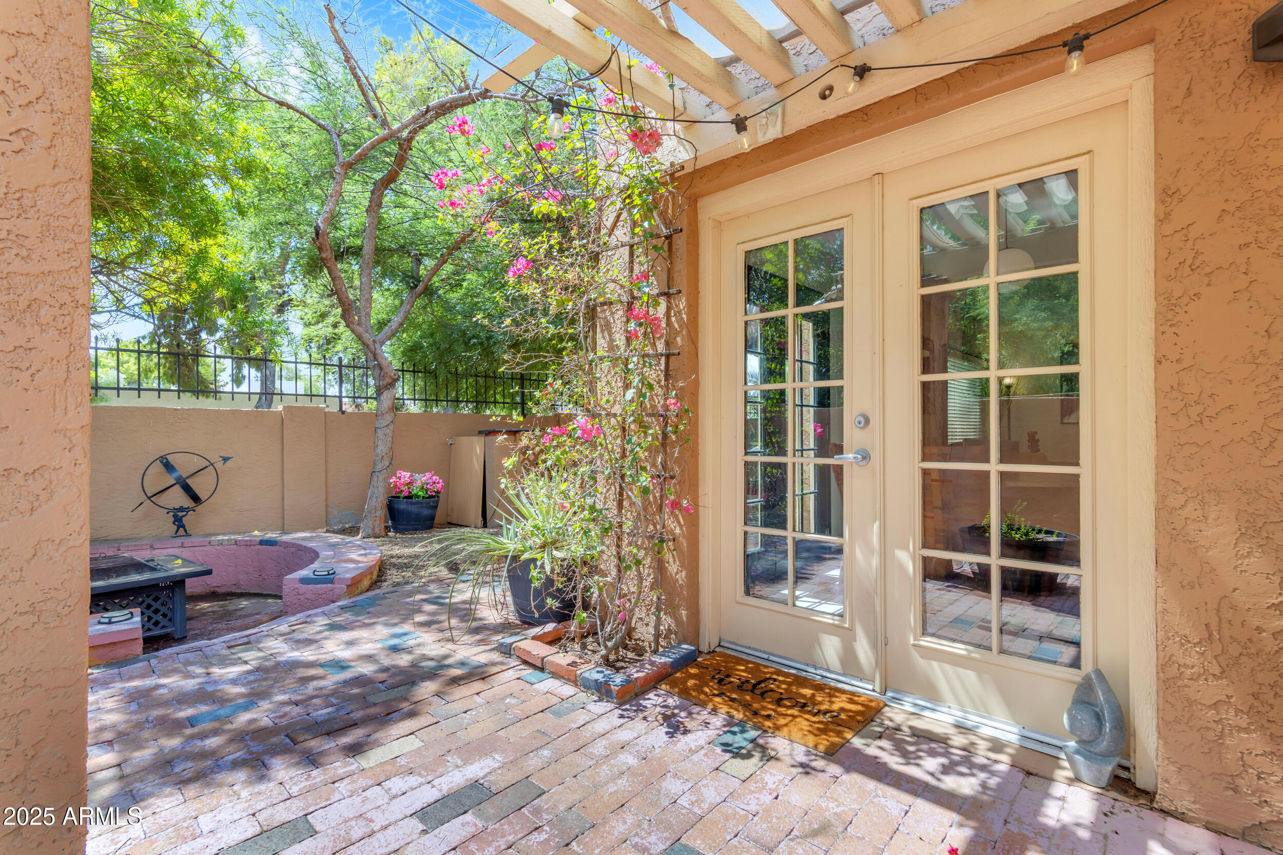 1101 East North Lane, Unit 3 Phoenix, AZ 85020 - Photo 7 of 51 Shaded Trellis Outdoor Space