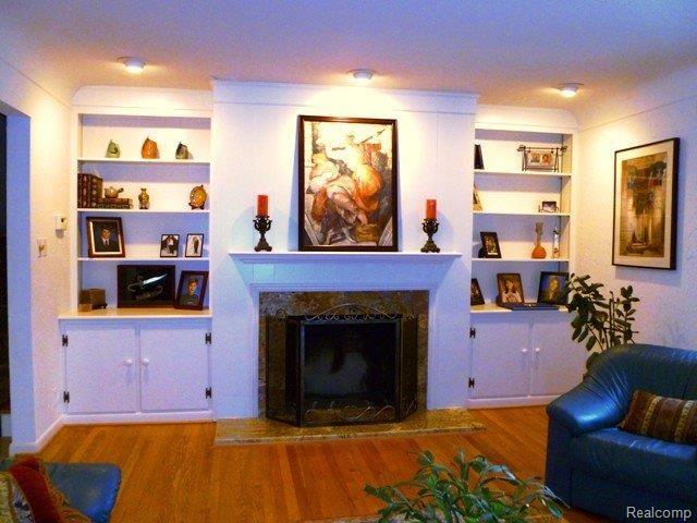 4204 Fieldbrook Road West Bloomfield, MI 48323 - Photo 7 of 22 living room