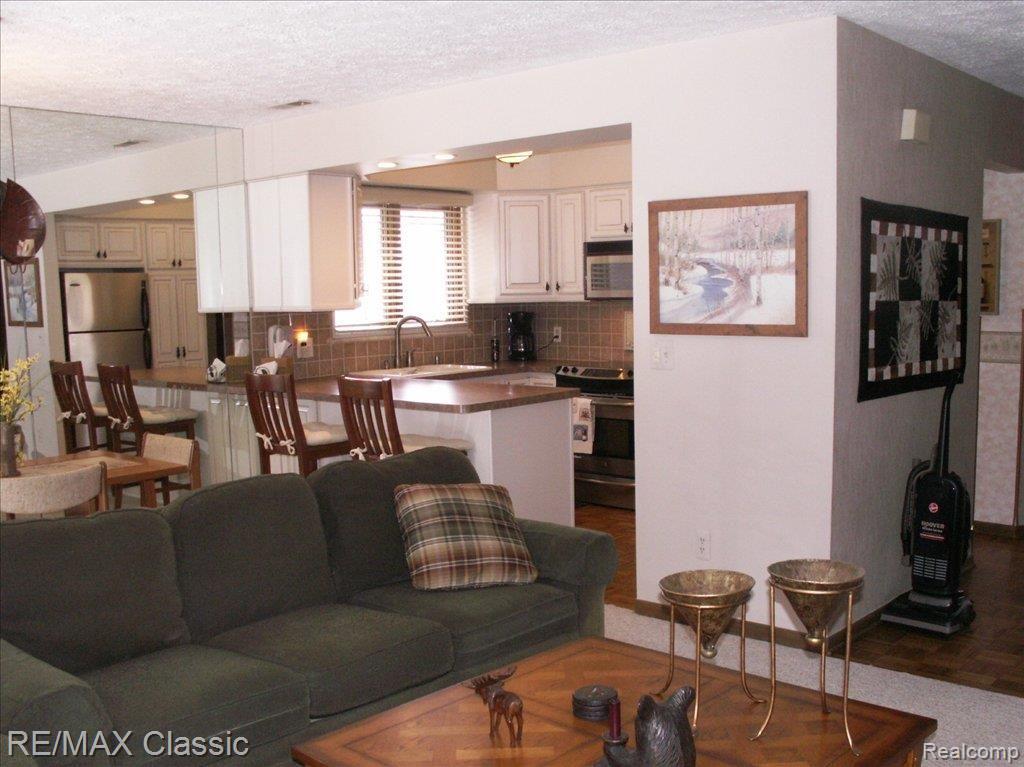 145 Woodstone Road Waterford, MI 48327 - Photo 5 of 11 open layout