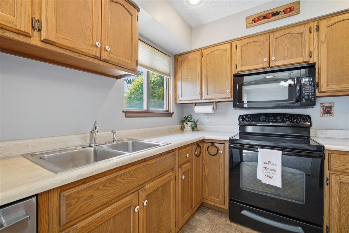 2 Sun Pointe Court, Unit 2A Bloomington, IL 61704 - Photo 11 of 27