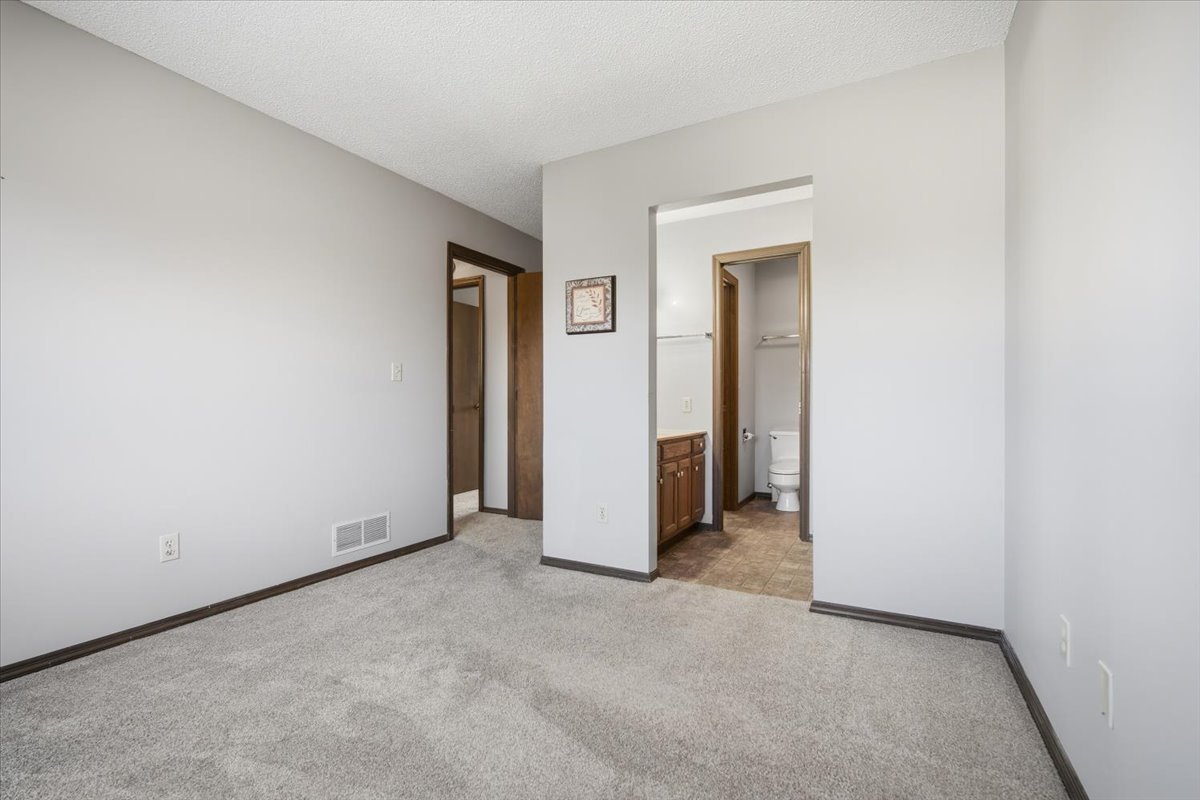 2 Sun Pointe Court, Unit 2A Bloomington, IL 61704 - Photo 18 of 27