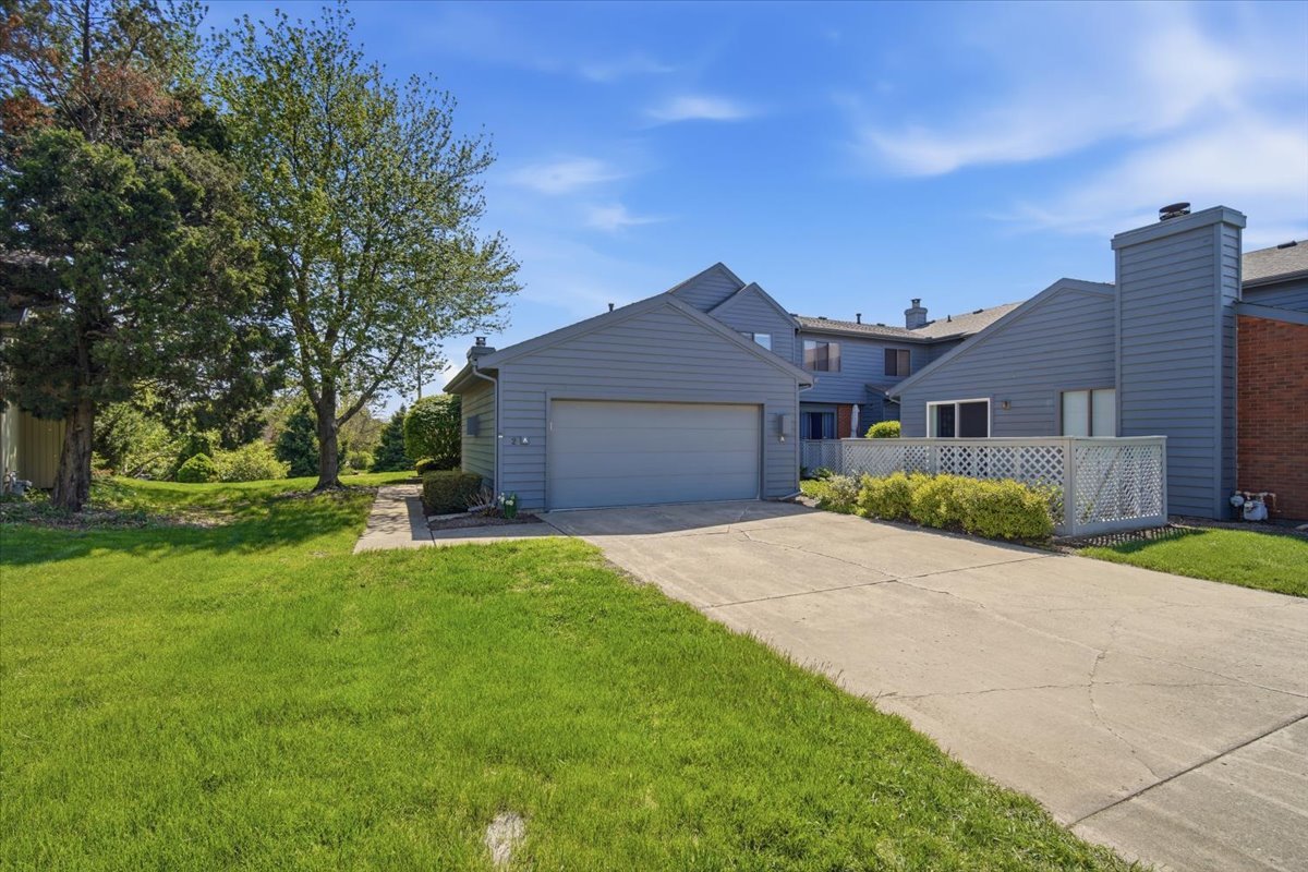 2 Sun Pointe Court, Unit 2A Bloomington, IL 61704 - Photo 2 of 27
