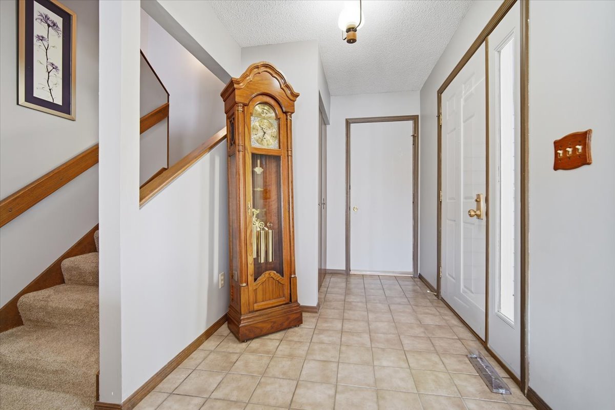 2 Sun Pointe Court, Unit 2A Bloomington, IL 61704 - Photo 4 of 27