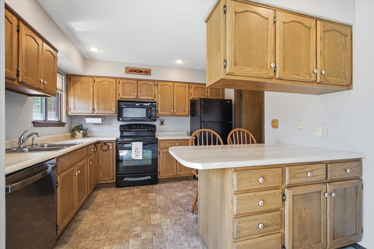2 Sun Pointe Court, Unit 2A Bloomington, IL 61704 - Photo 10 of 27