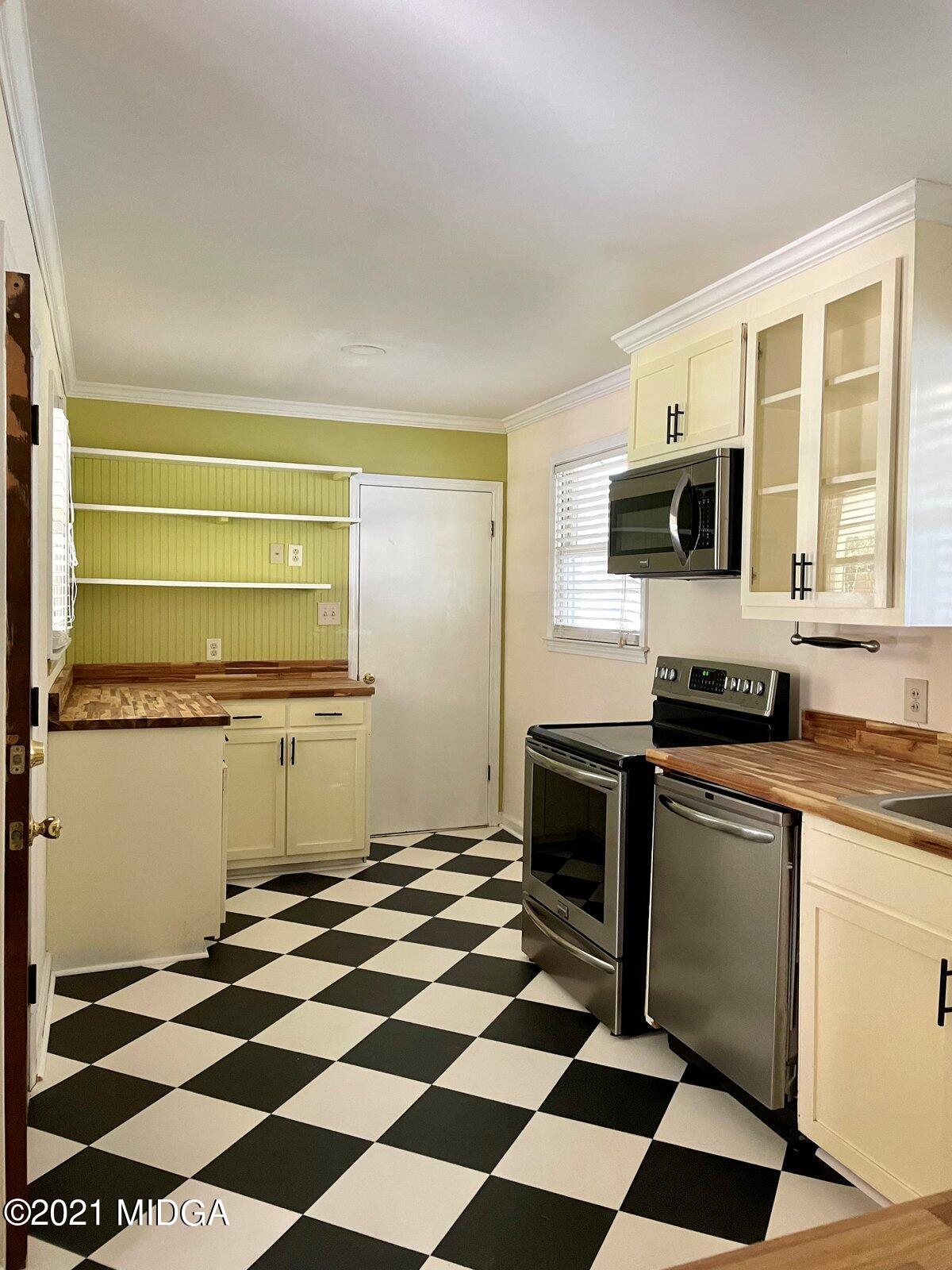 1038 Newport Road Macon, GA 31210 - Photo 7 of 23 3