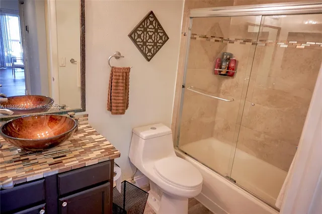 $2,600 | 7610 Westwood Drive, Unit 128, Tamarac, FL 33321