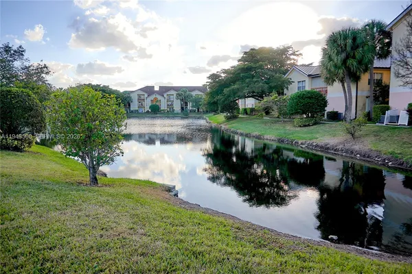 $2,200 | 7610 Westwood Drive, Unit 128, Tamarac, FL 33321