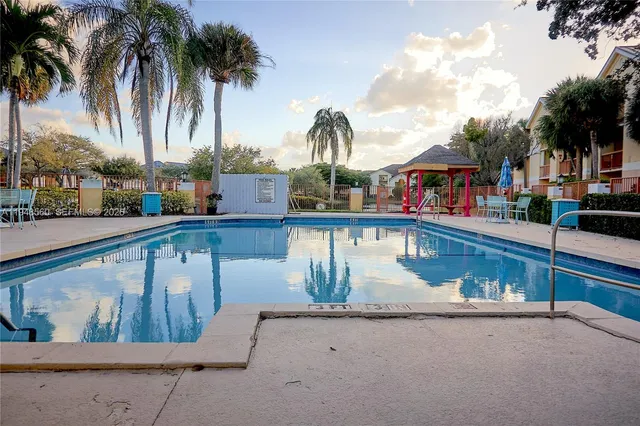 $2,600 | 7610 Westwood Drive, Unit 128, Tamarac, FL 33321