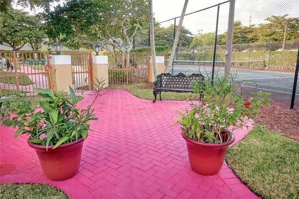 $2,200 | 7610 Westwood Drive, Unit 128, Tamarac, FL 33321