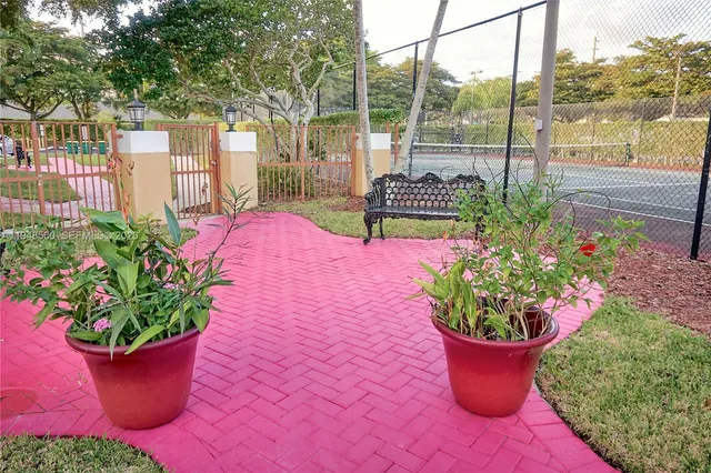 $2,600 | 7610 Westwood Drive, Unit 128, Tamarac, FL 33321