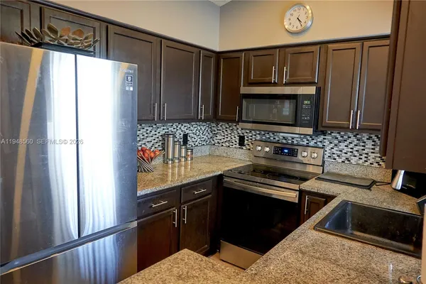 $2,200 | 7610 Westwood Drive, Unit 128, Tamarac, FL 33321