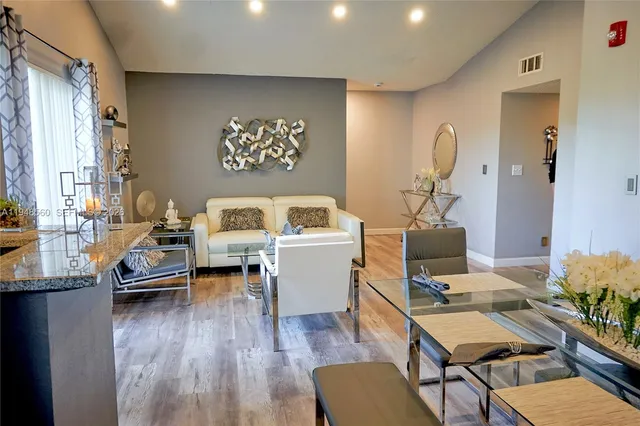 $2,600 | 7610 Westwood Drive, Unit 128, Tamarac, FL 33321