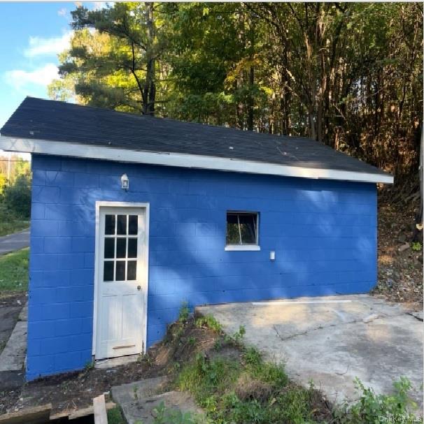 82 High Rock Road West Coxsackie, NY 12192 - Photo 4 of 23 a front view of a house with a yard