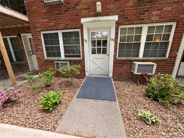 $2,000 | 1 Colonial Road, Unit 127, Beacon, NY 12508