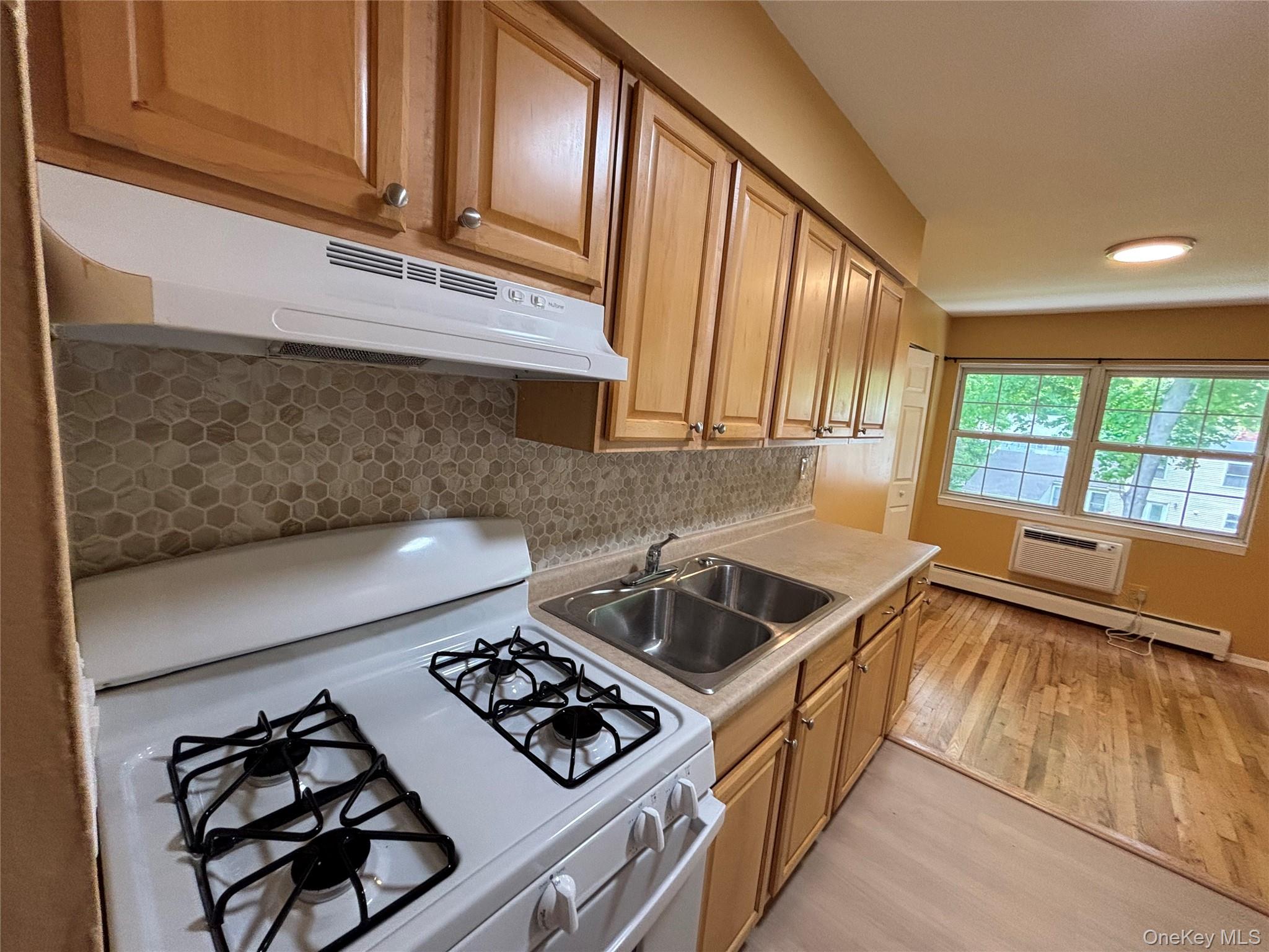 1 Colonial Road, Unit 127 Beacon, NY 12508 - Photo 2 of 10
