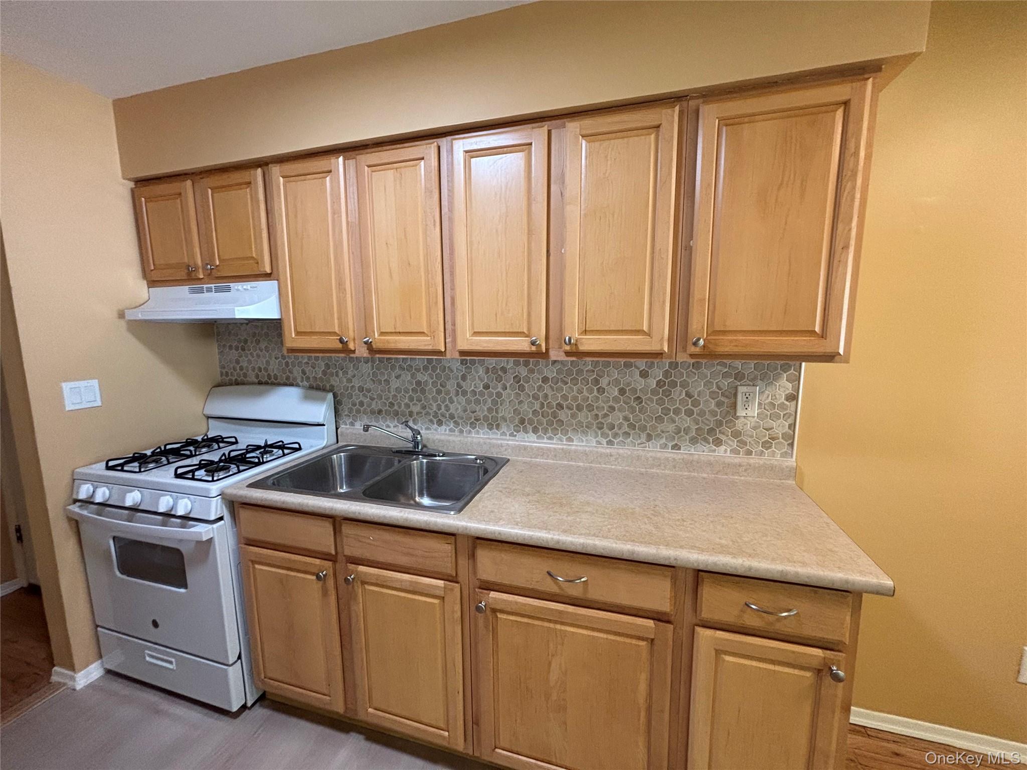 1 Colonial Road, Unit 127 Beacon, NY 12508 - Photo 3 of 10