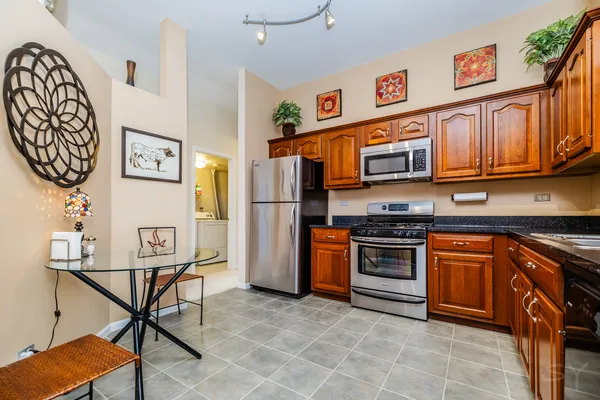 $350,000 | 274 Wildspring Court, Itasca, IL 60143