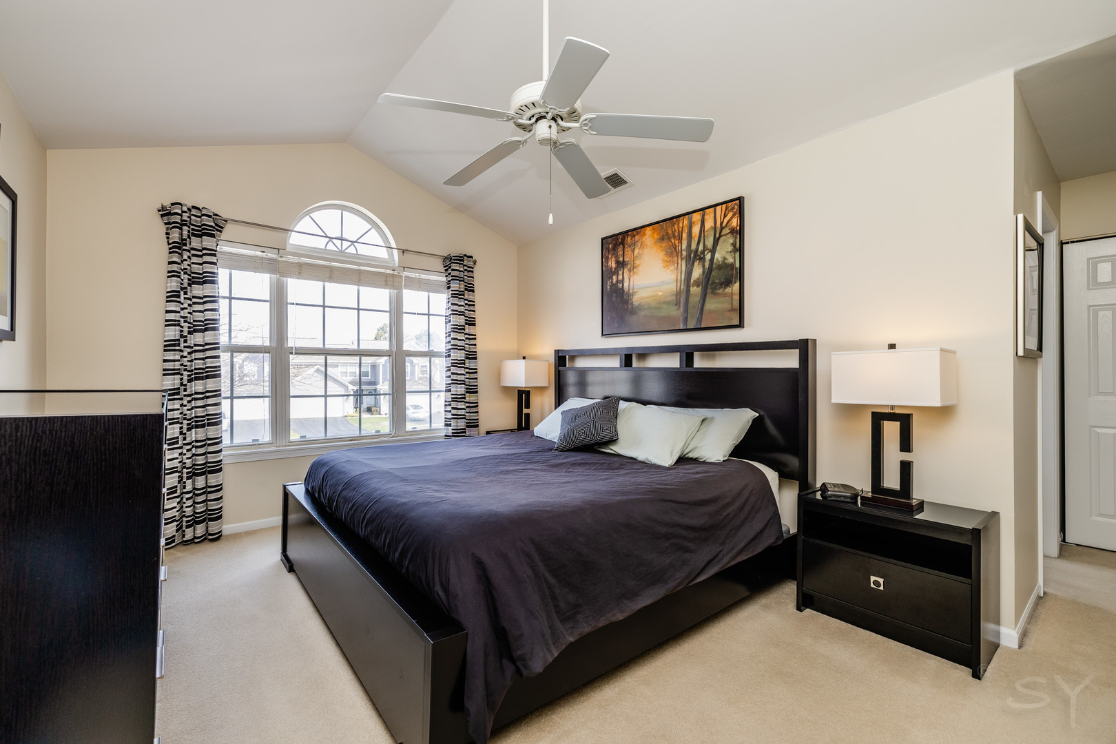 274 Wildspring Court Itasca, IL 60143 - Photo 21 of 42 a bedroom with a bed and a window