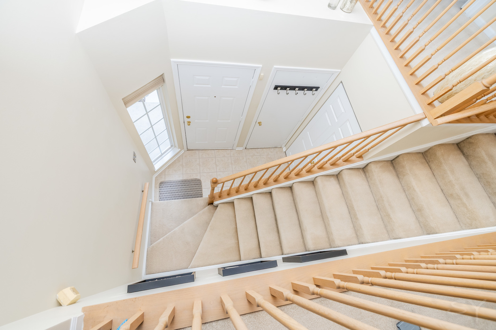 274 Wildspring Court Itasca, IL 60143 - Photo 3 of 42 a view of entryway