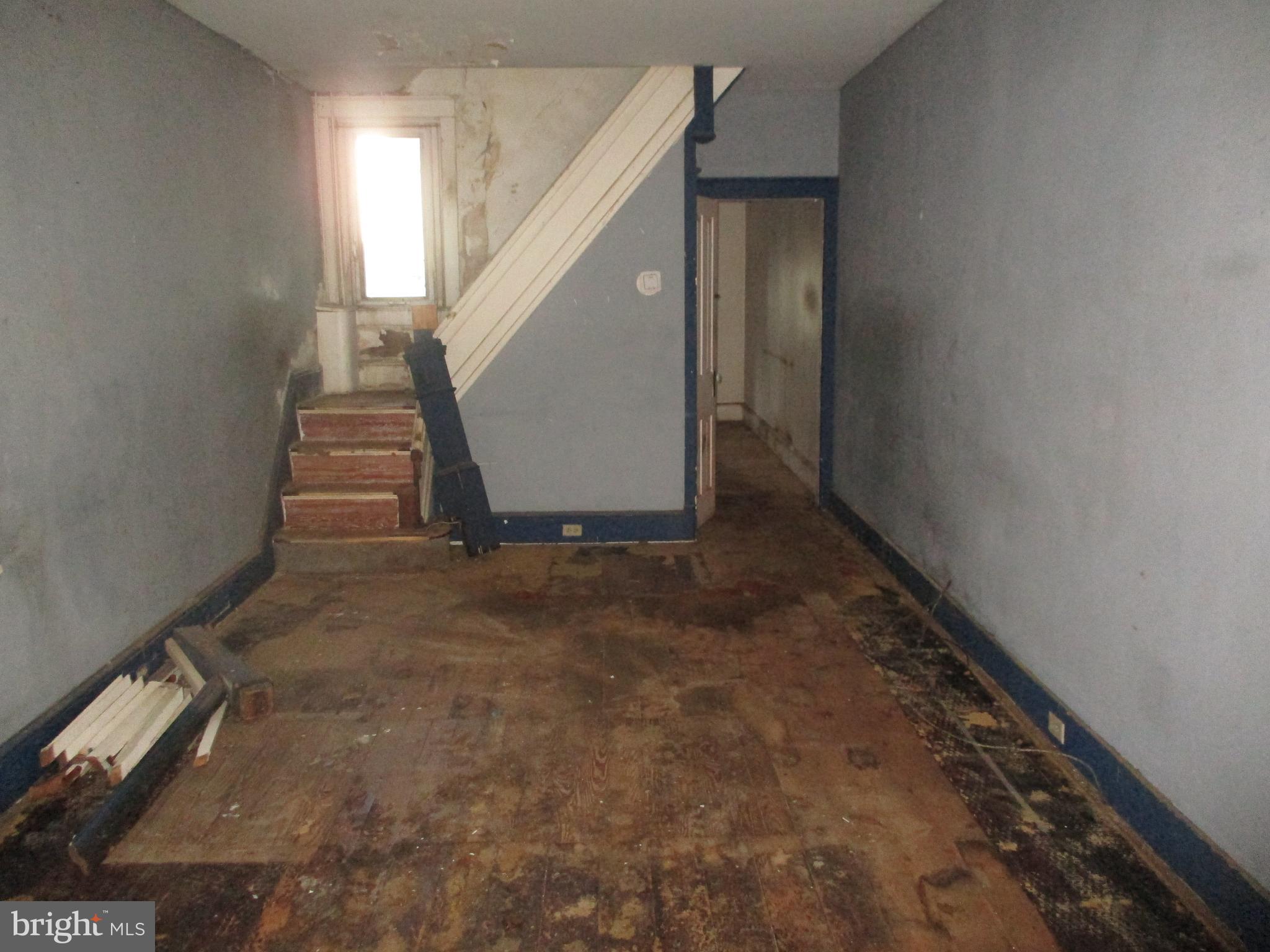 1129 Spring Street Reading, PA 19604 - Photo 2 of 14