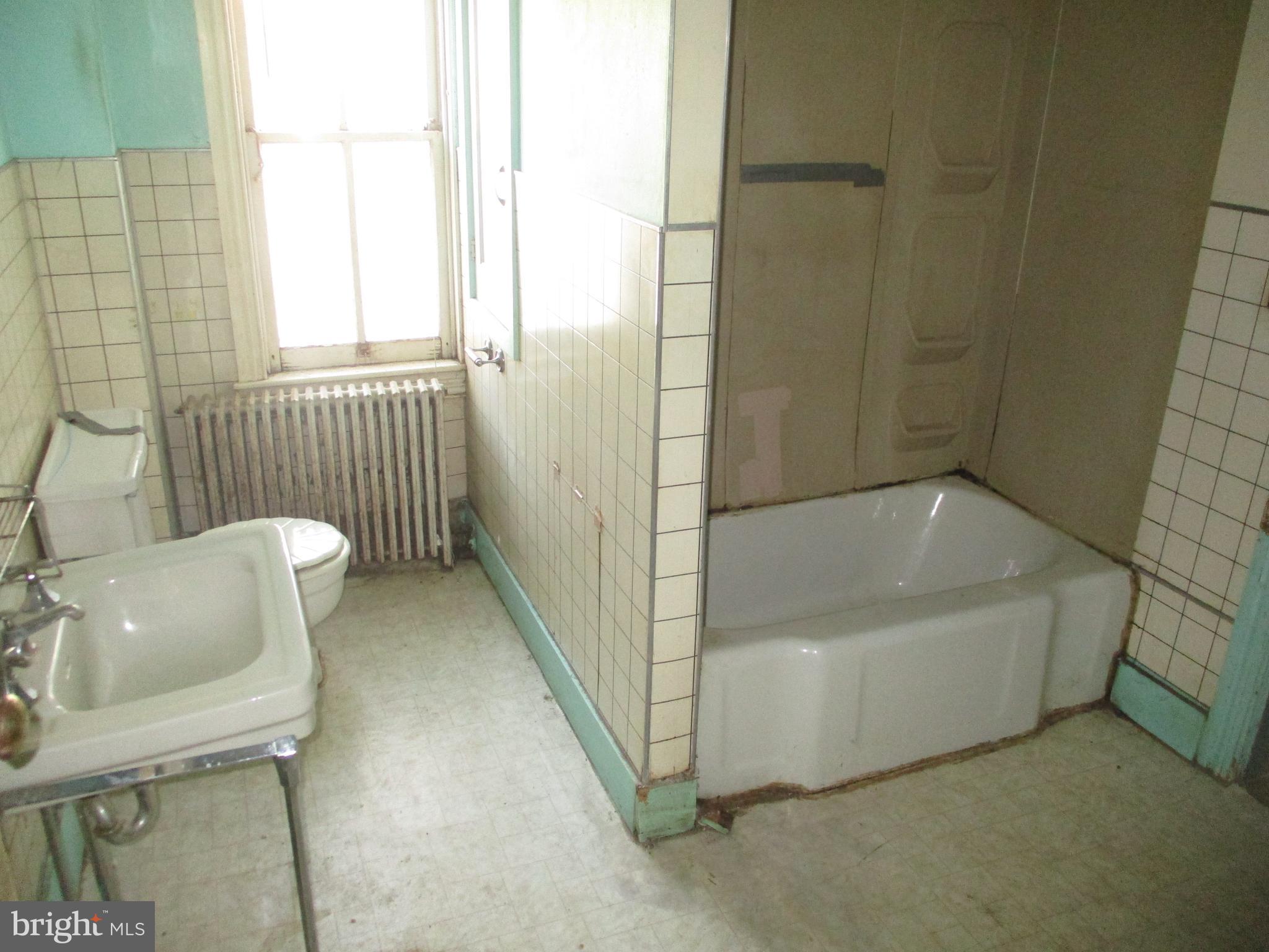 1129 Spring Street Reading, PA 19604 - Photo 8 of 14