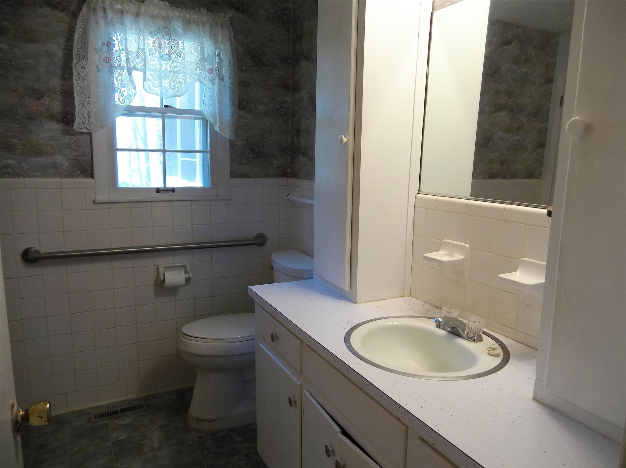 1252 East Grinders Switch Road Centerville, TN 37033 - Photo 10 of 12 Gallery Image 10