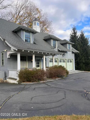 $2,300 | 25 Ridgeway, Unit A, Greenwich, CT 06831