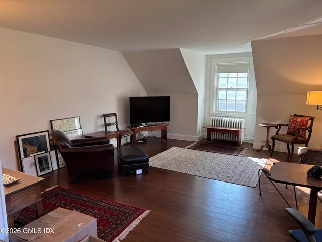 $2,300 | 25 Ridgeway, Unit A, Greenwich, CT 06831