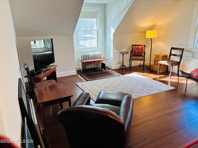 $2,300 | 25 Ridgeway, Unit A, Greenwich, CT 06831