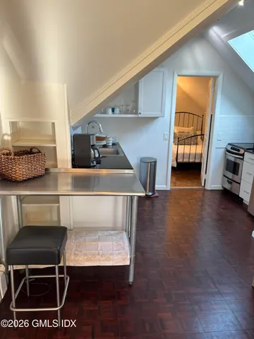 $2,300 | 25 Ridgeway, Unit A, Greenwich, CT 06831