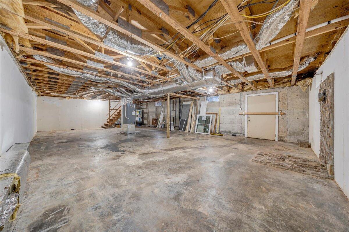 5146 Keffer Road Catawba, VA 24070 - Photo 29 of 43 a view of a garage